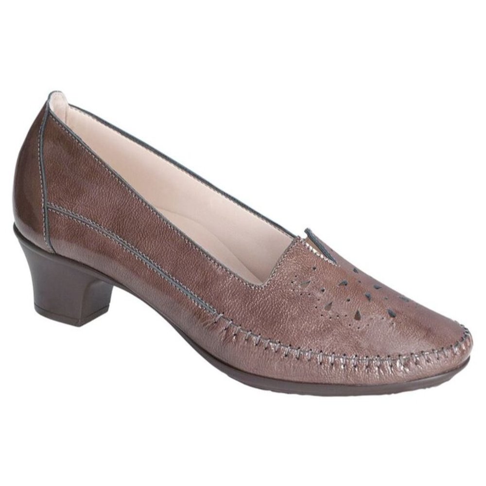 NIB SAS Sonyo Slip On Heels Size 6.5 M Portobello Made In USA Comfort